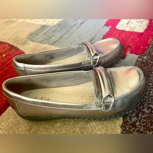 Ashland Lily Comfort Leather Loafer Shoes Pewter Gold